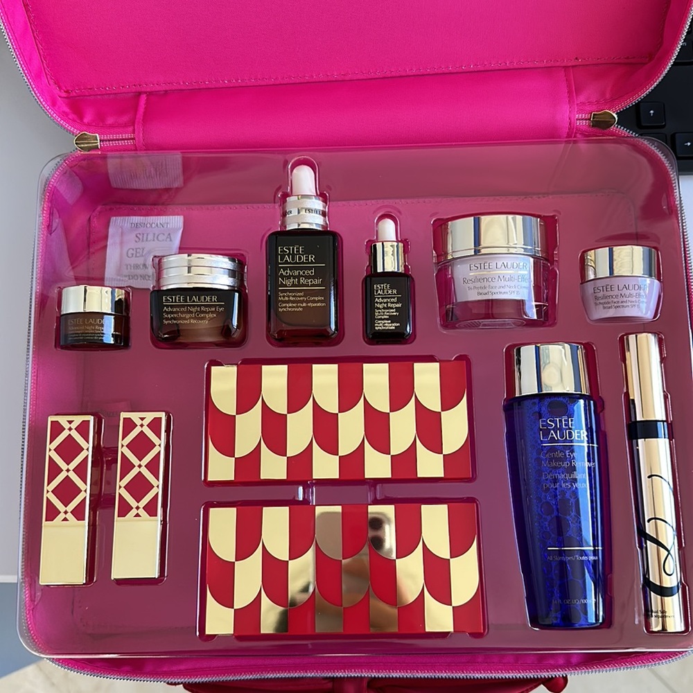 24 hour sale 🎉Estée Lauder gift box with full size and travel size kit